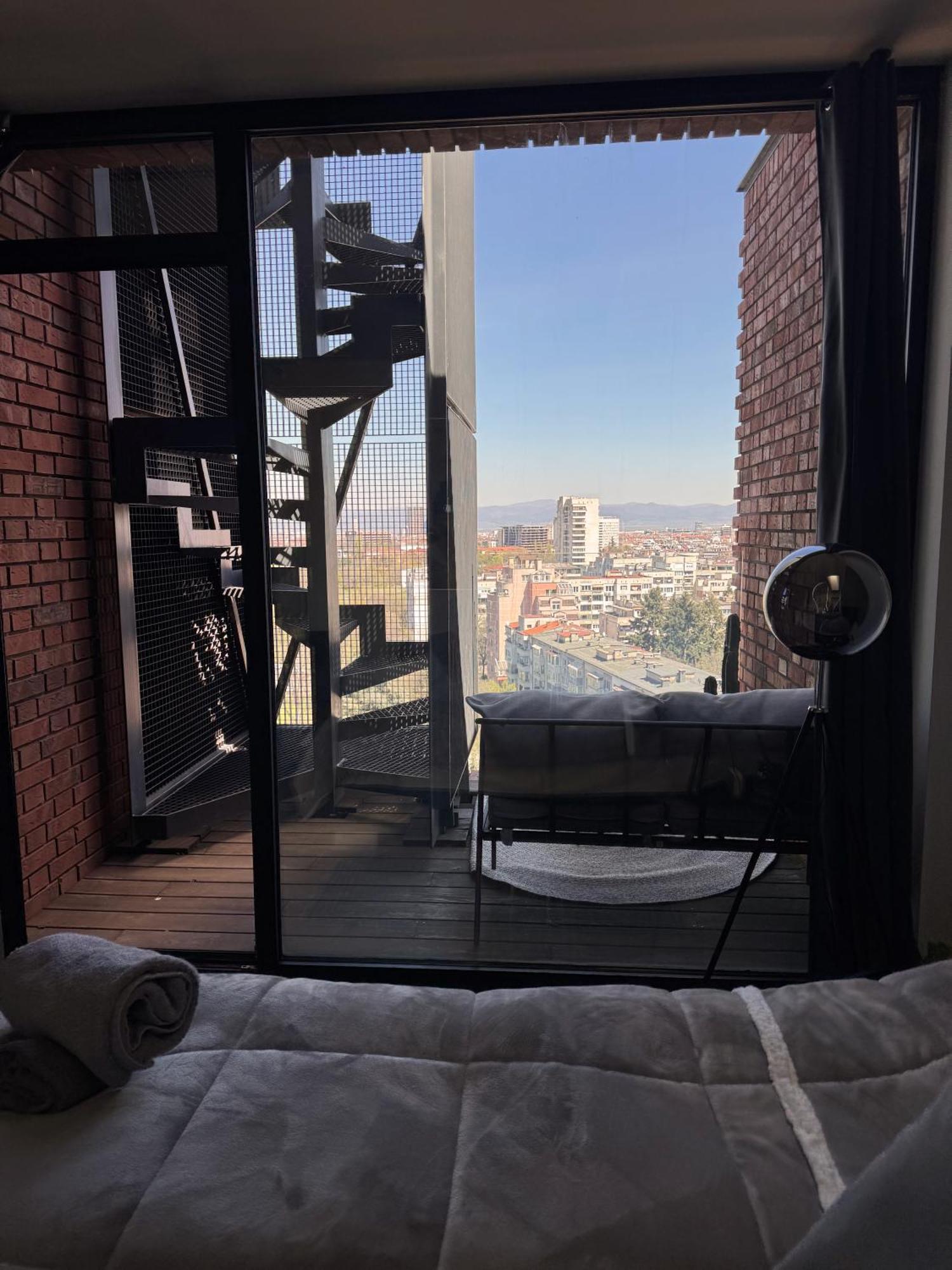 Апартамент Rooftop Red Apple София